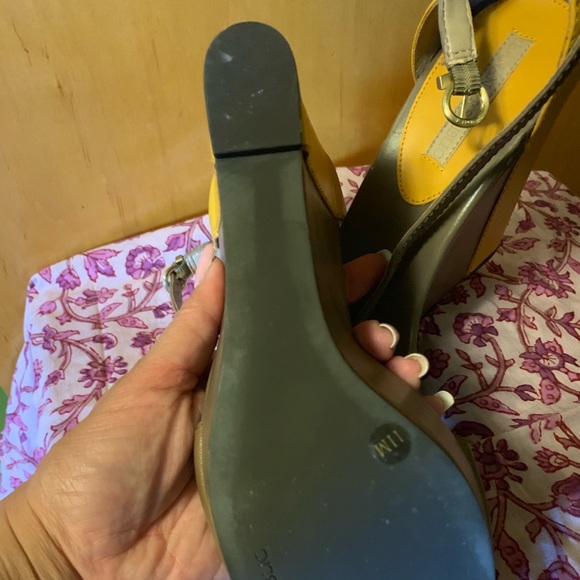 Ankle strap wedge heels 11 Banana Republic - Picture 2 of 4